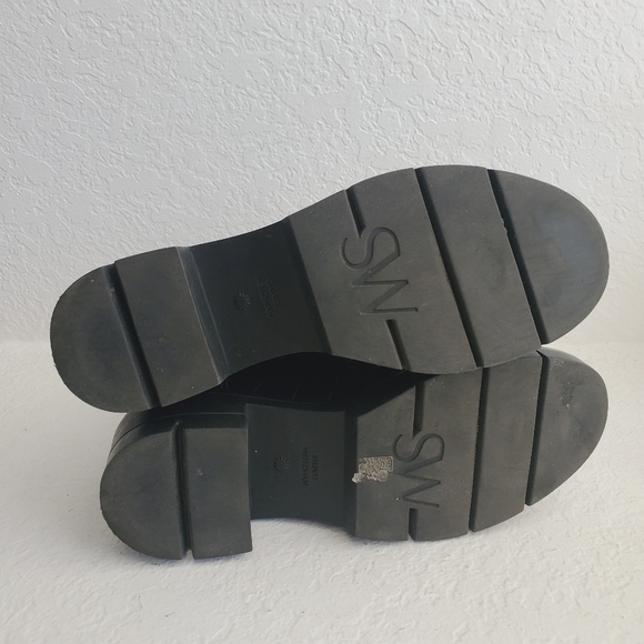 Stuart Weitzman Blue Croc-Embossed Ankle Boots - Picture 9 of 13